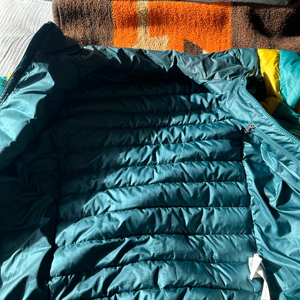 Patagonia Men’s Teal, Yellow & Dark Teal Striped Puffer Jacket - Picture 4 of 7